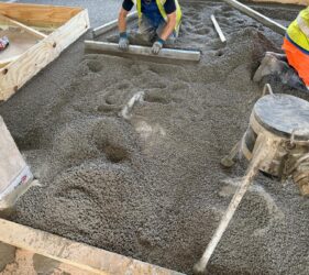McDaid Screeding mixed Sopro LZ 987 SMART® lightweight aggregate with Rapidur® B5 rapid-set screed binder_supplied by SMET